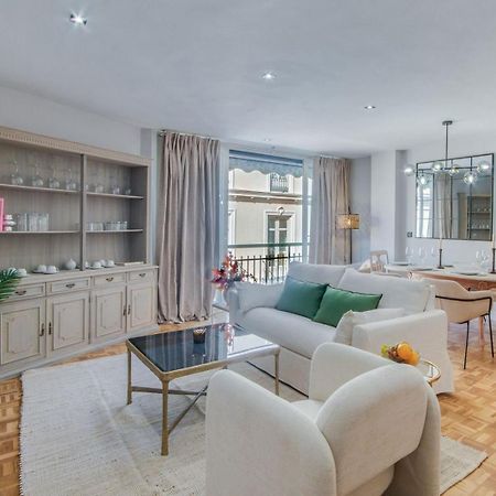 Cervantes Luxury Apartment Малага Екстериор снимка