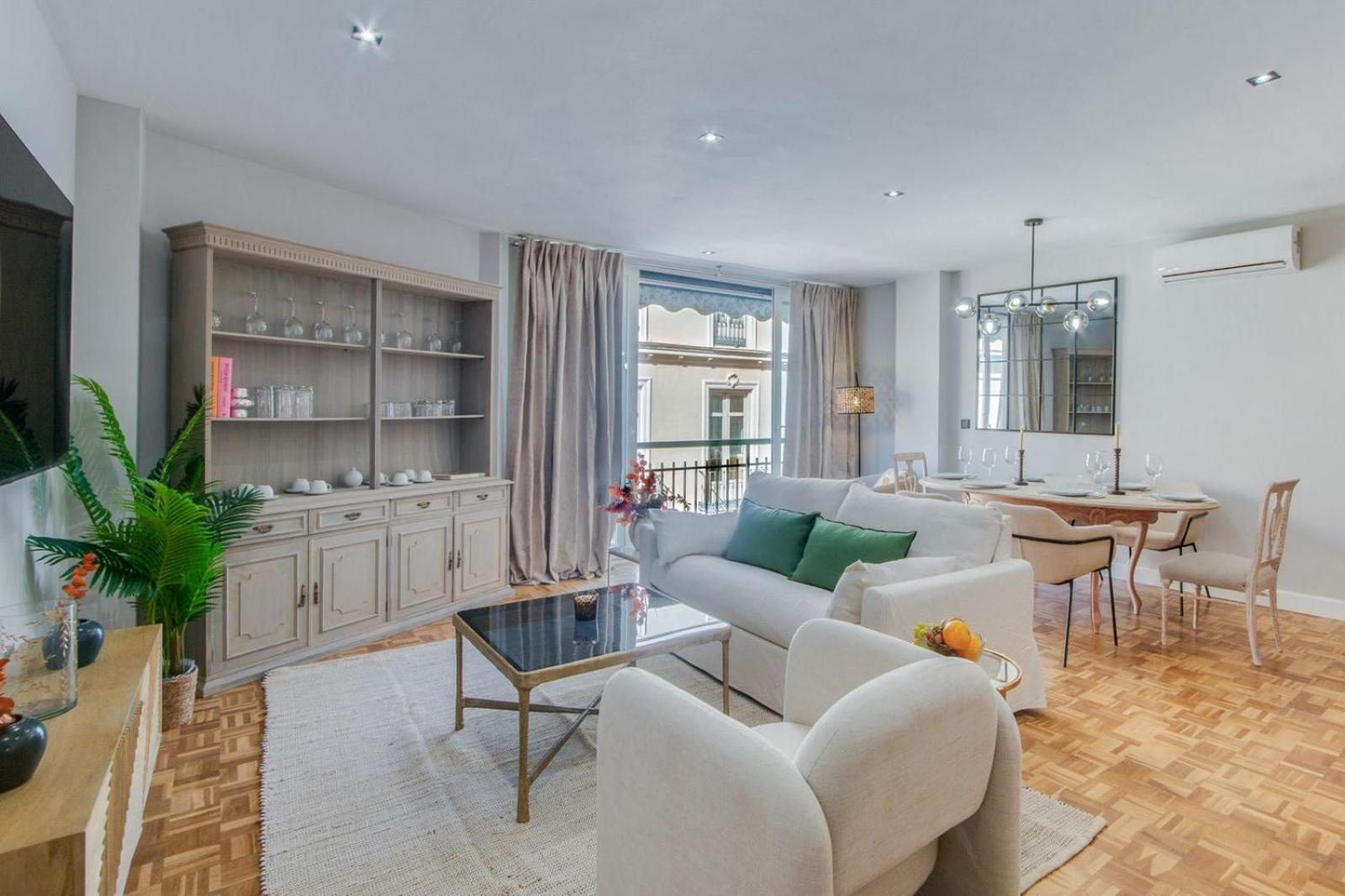 Cervantes Luxury Apartment Малага Екстериор снимка